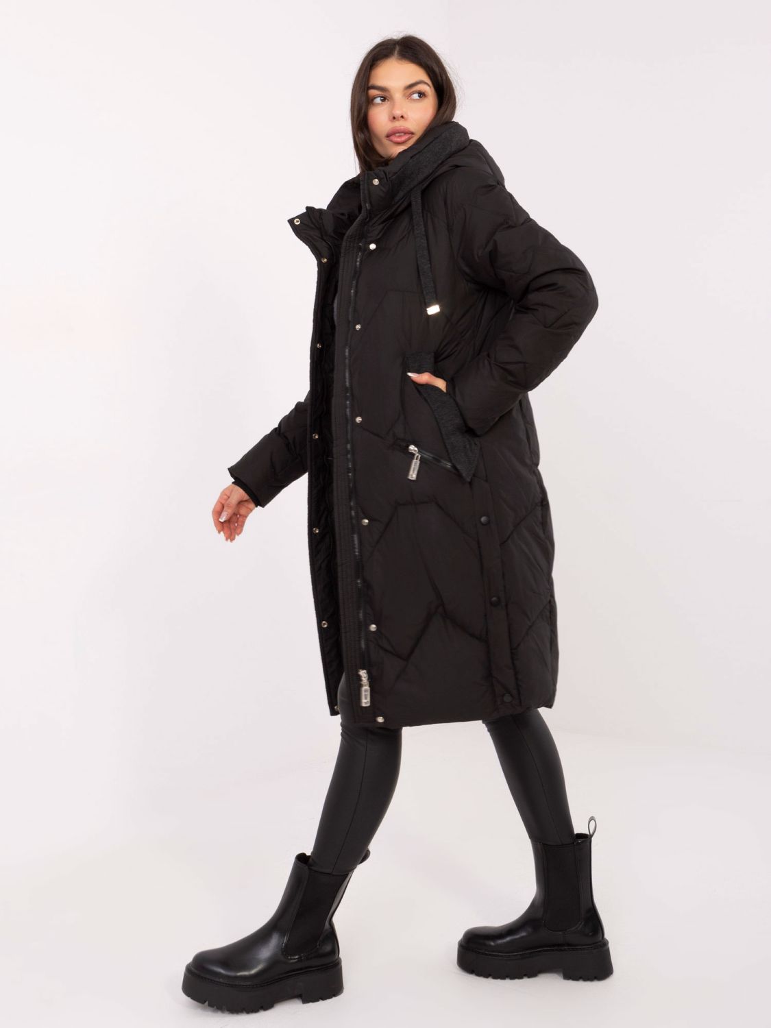 Palton lung negru matlasat cu glugă