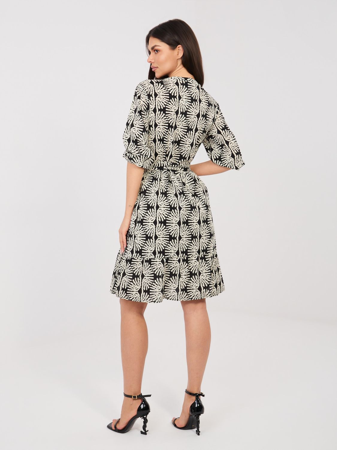 Rochie neagră cu curea și volan