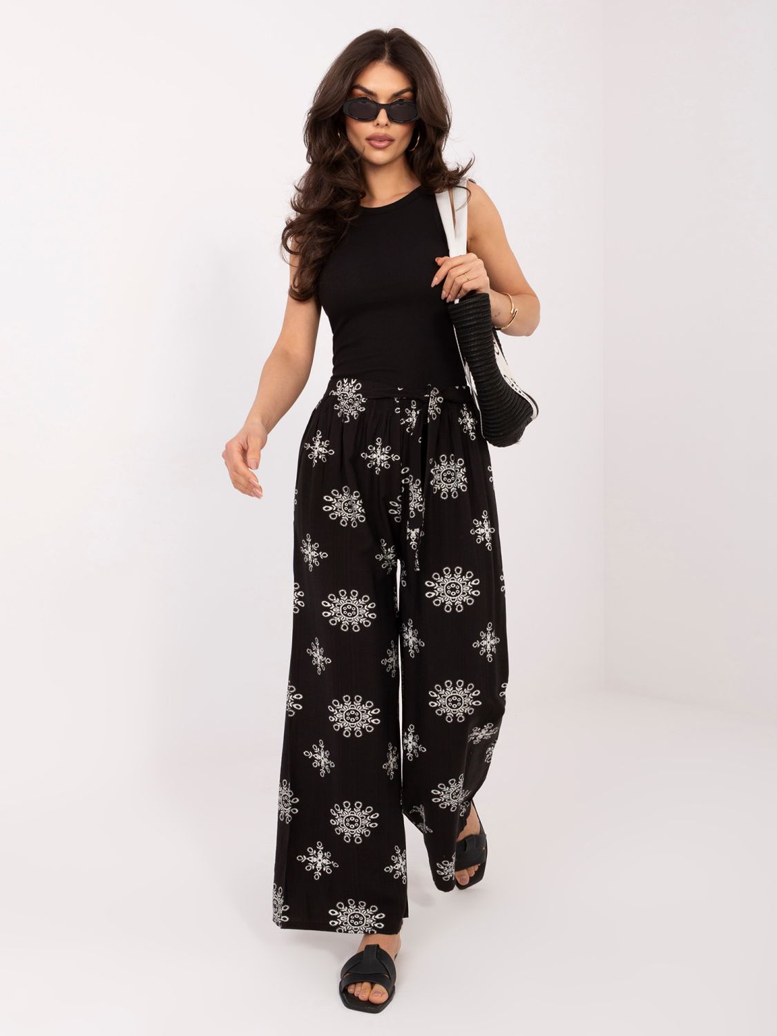 Pantaloni palazzo negri cu curea și imprimeu