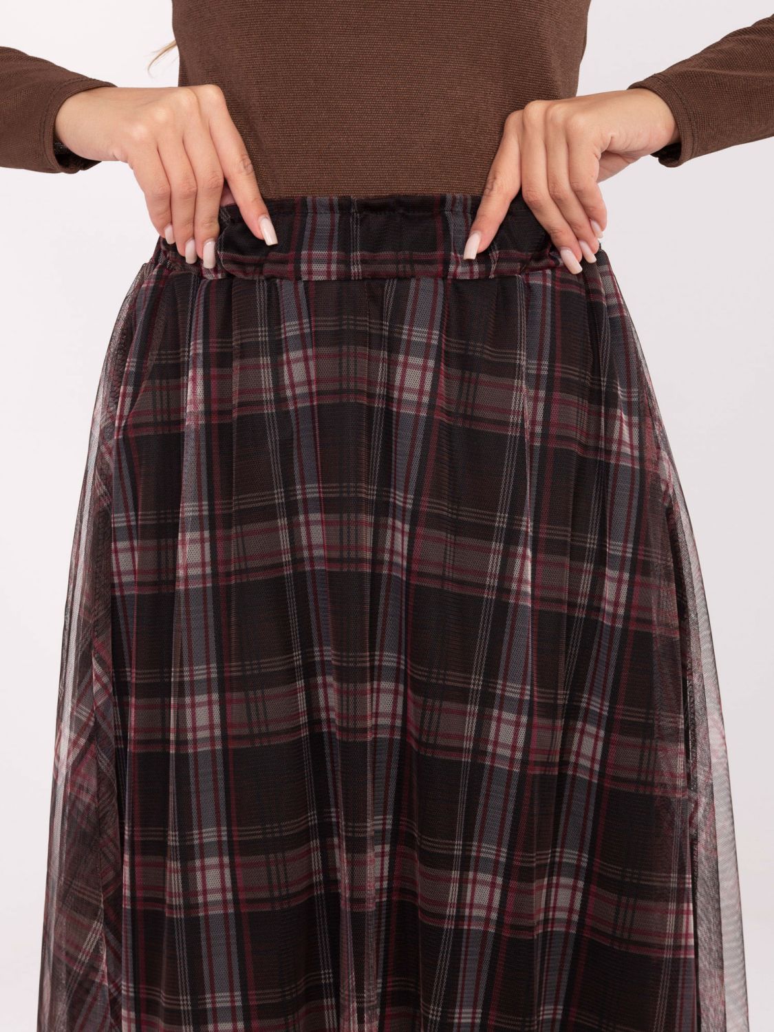 Fustă elegantă din tul negru cu model în carouri, midi