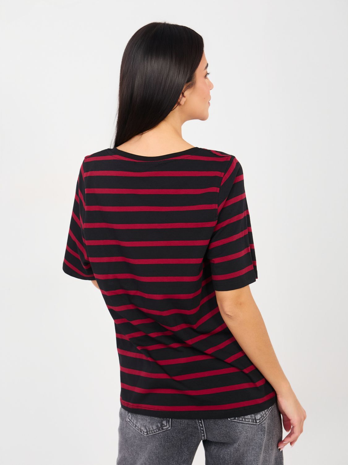 Tricou multicolor în dungi cu mânecă scurtă