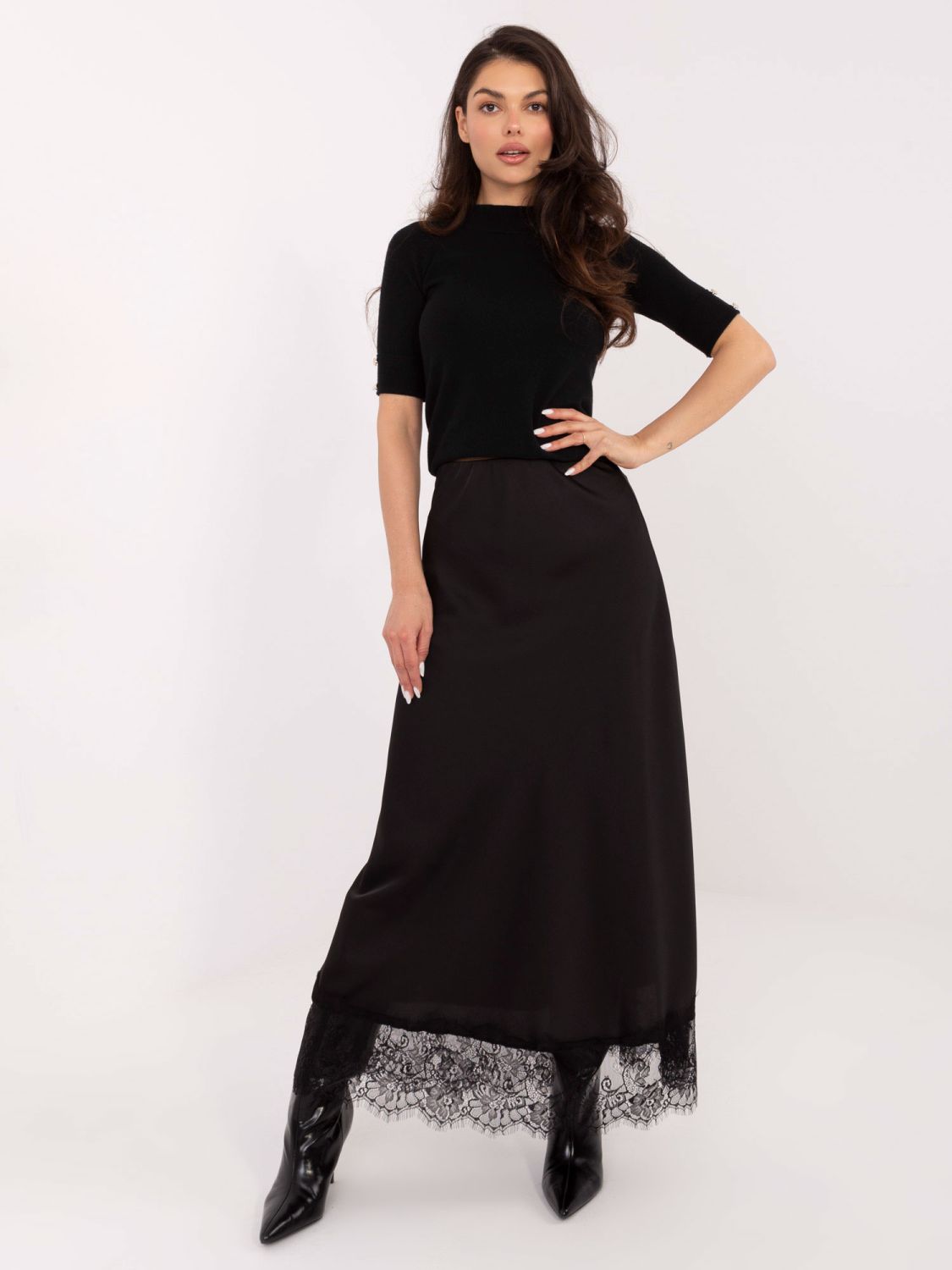 Pulover elegant negru cu guler înalt și nasturi