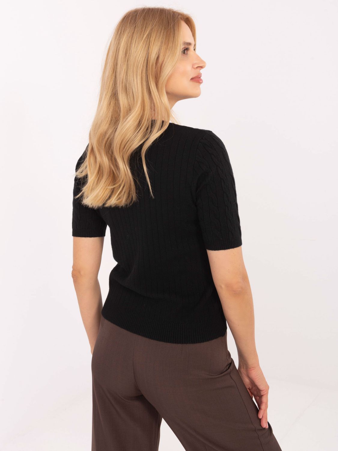 Pulover negru elegant cu mânecă scurtă