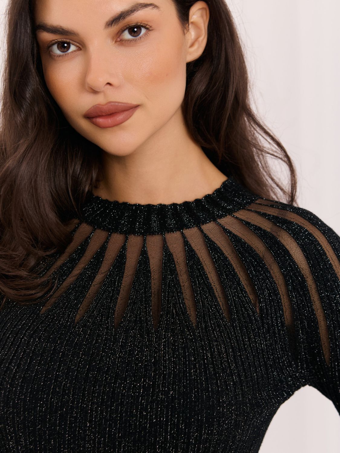 Pulover elegant negru cu decolteu rotund