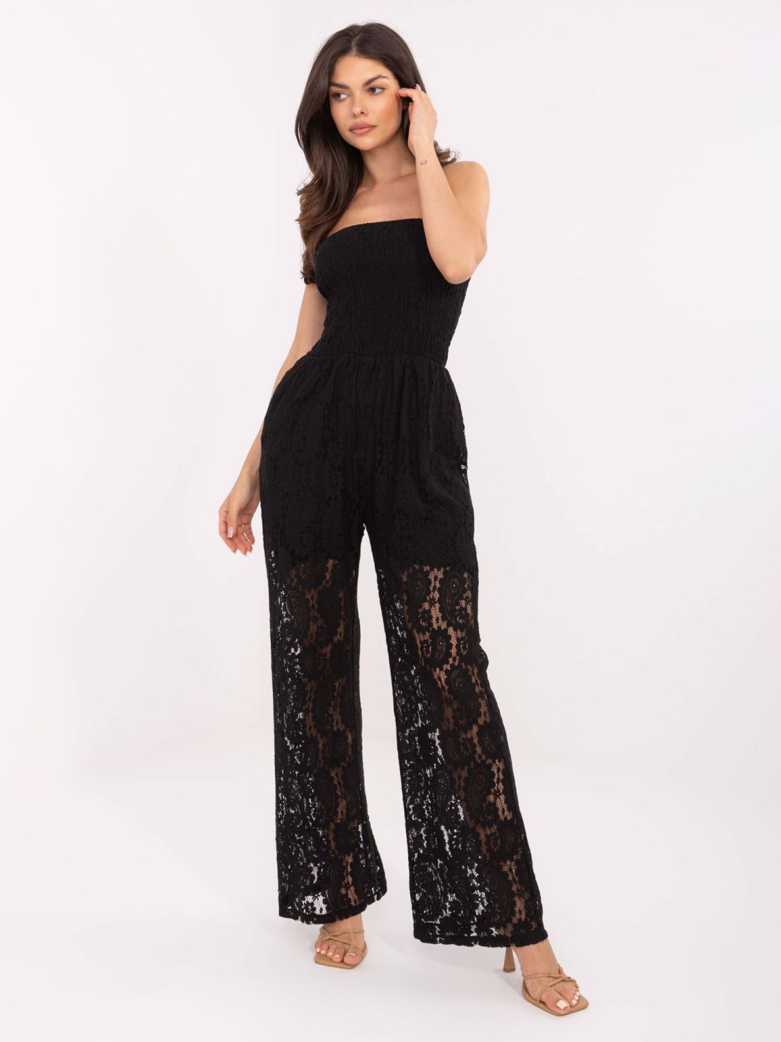 Salopetă neagră elegantă cu dantelă