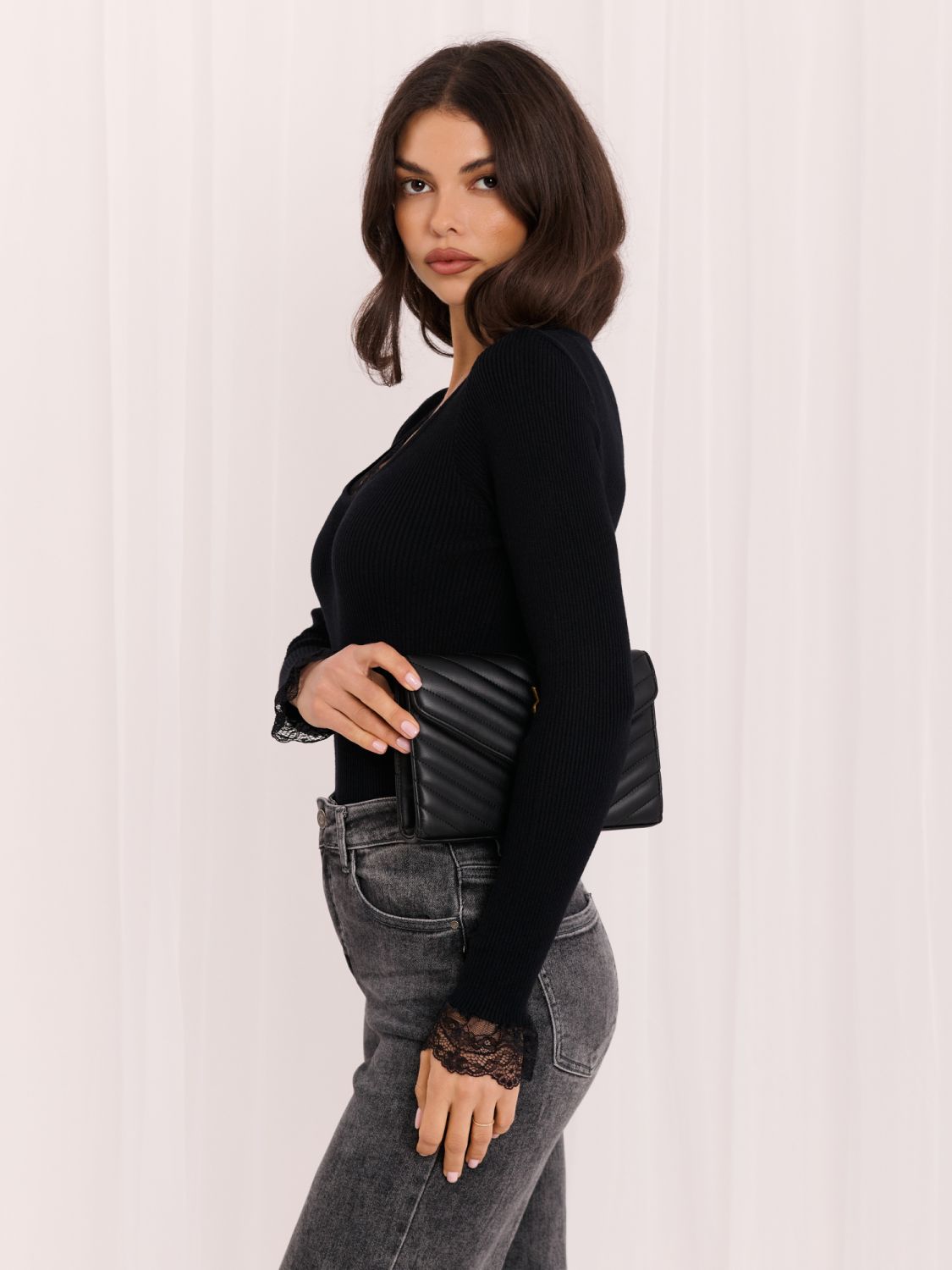 Pulover elegant negru cu dantelă