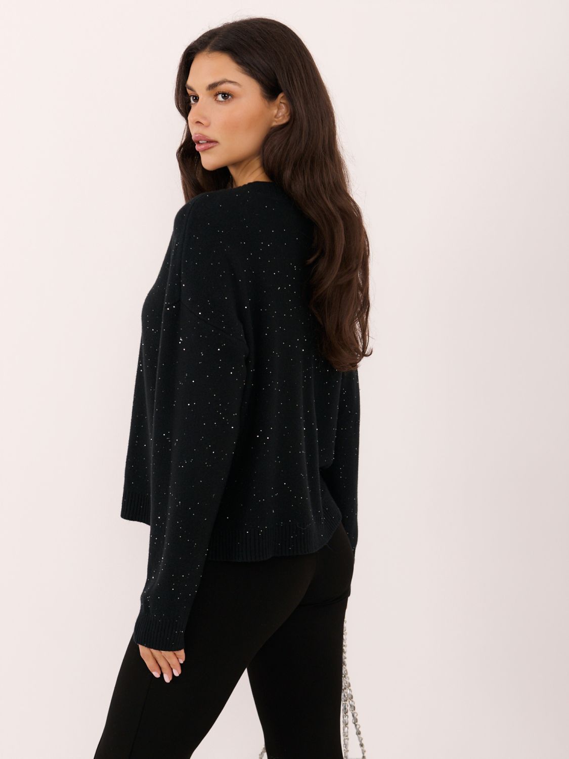 Pulover elegant negru cu paiete și nasturi