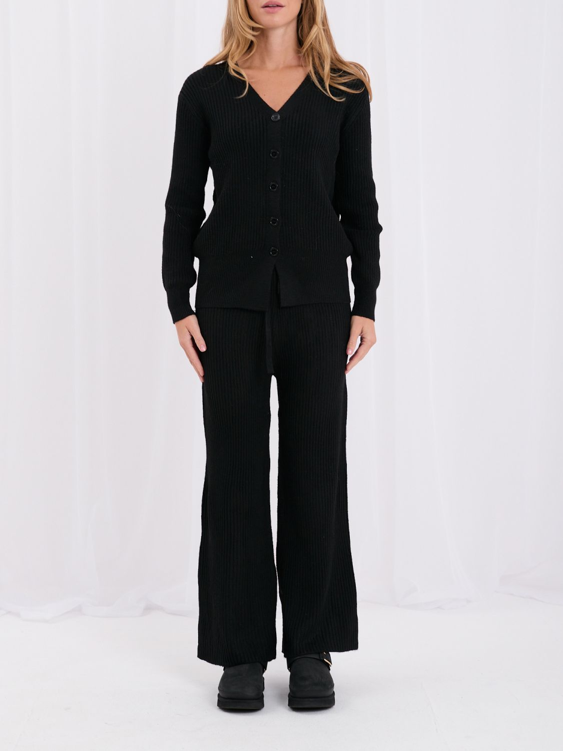 Set negru cu cardigan și pantaloni largi