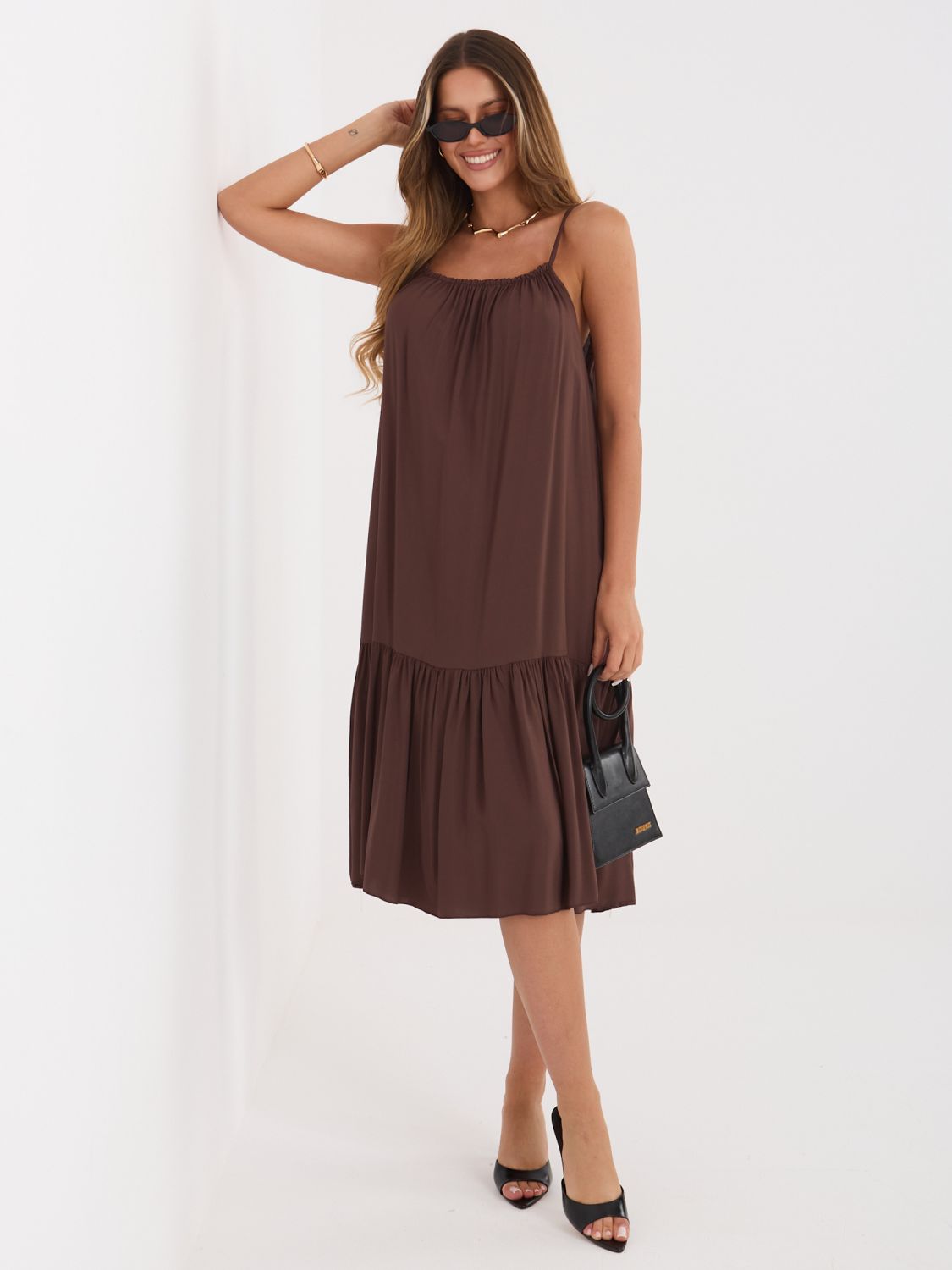 Rochie midi evazată maro cu volan