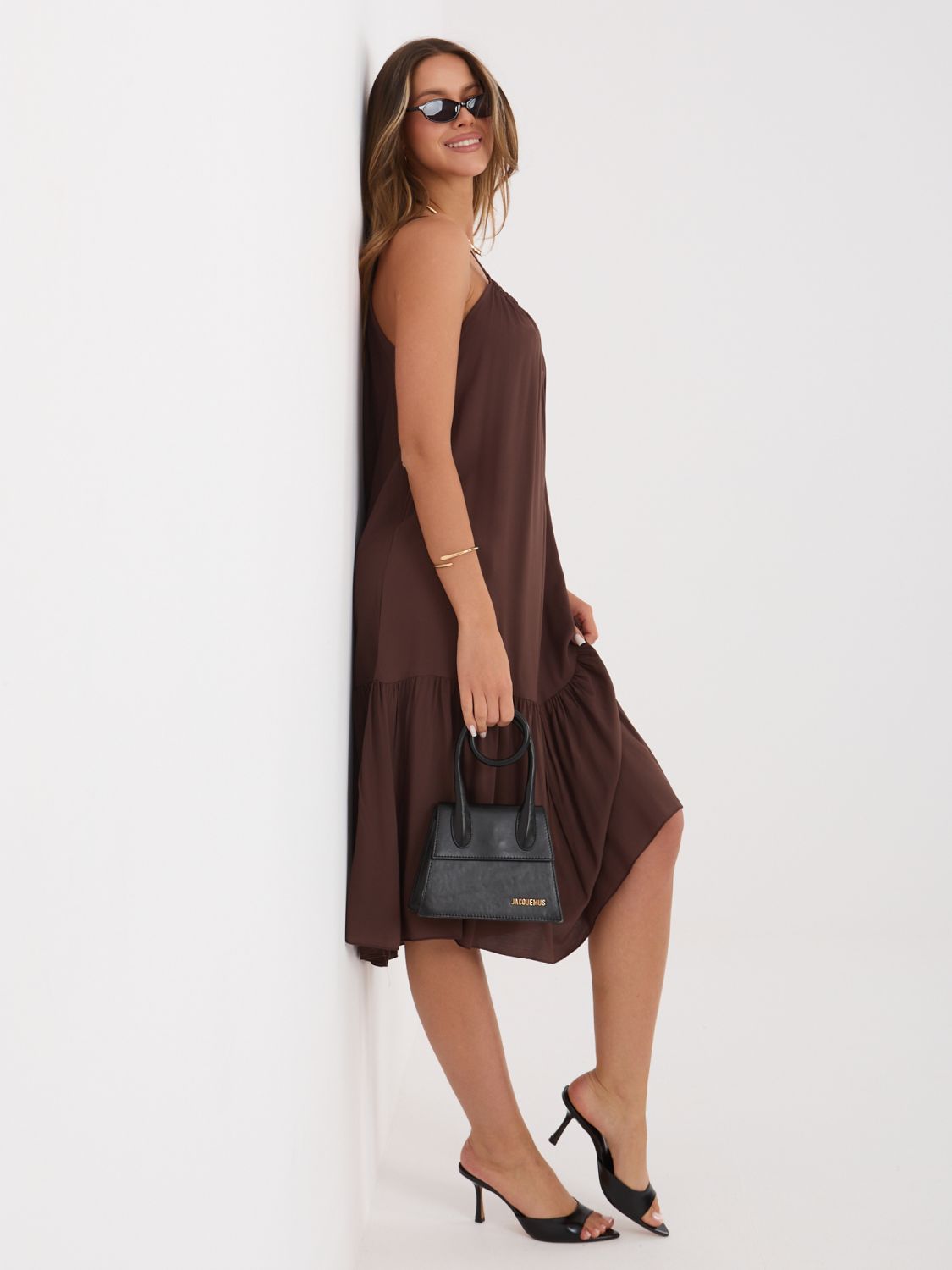 Rochie midi evazată maro cu volan