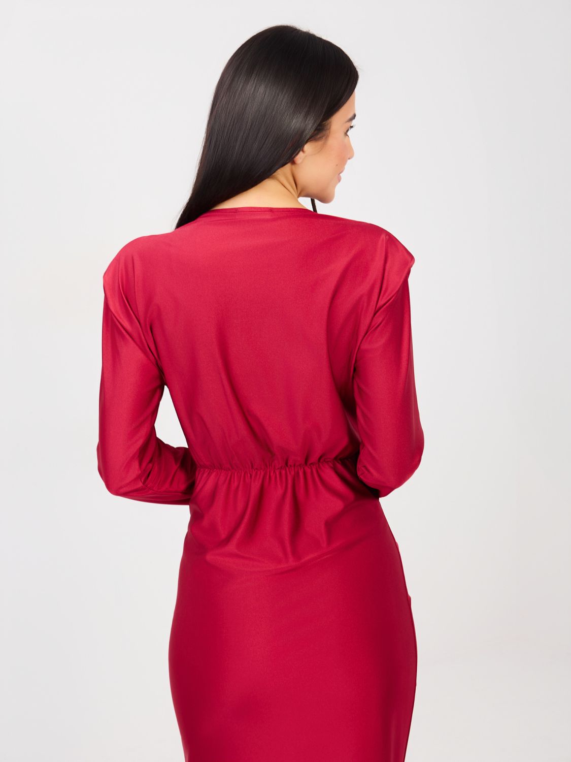 Rochie maxi elegantă roșie cu mâneci lungi și decolteu petrecut