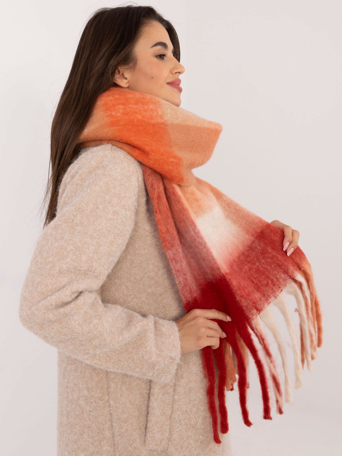 Eșarfă roșie cu model în carouri