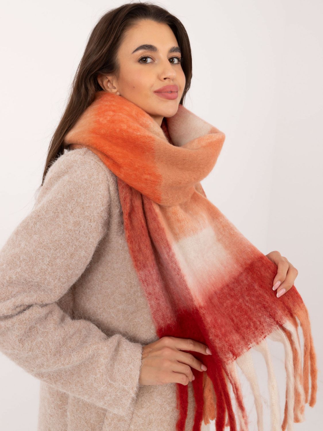 Eșarfă roșie cu model în carouri