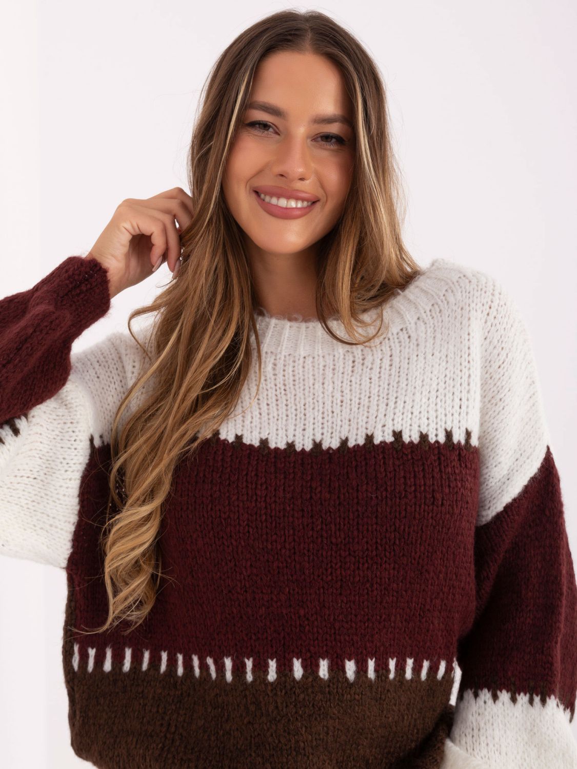Pulover cu dungi în culoare bordo