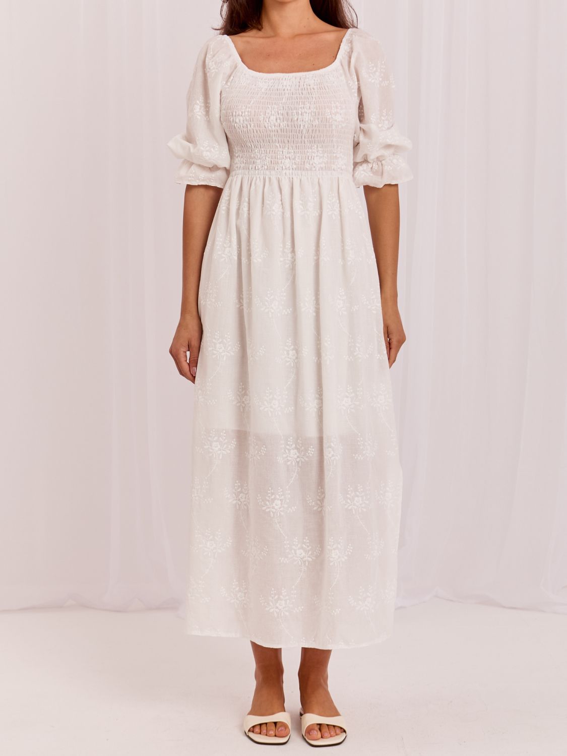 Rochie midi din bumbac cu broderie și mâneci 3/4