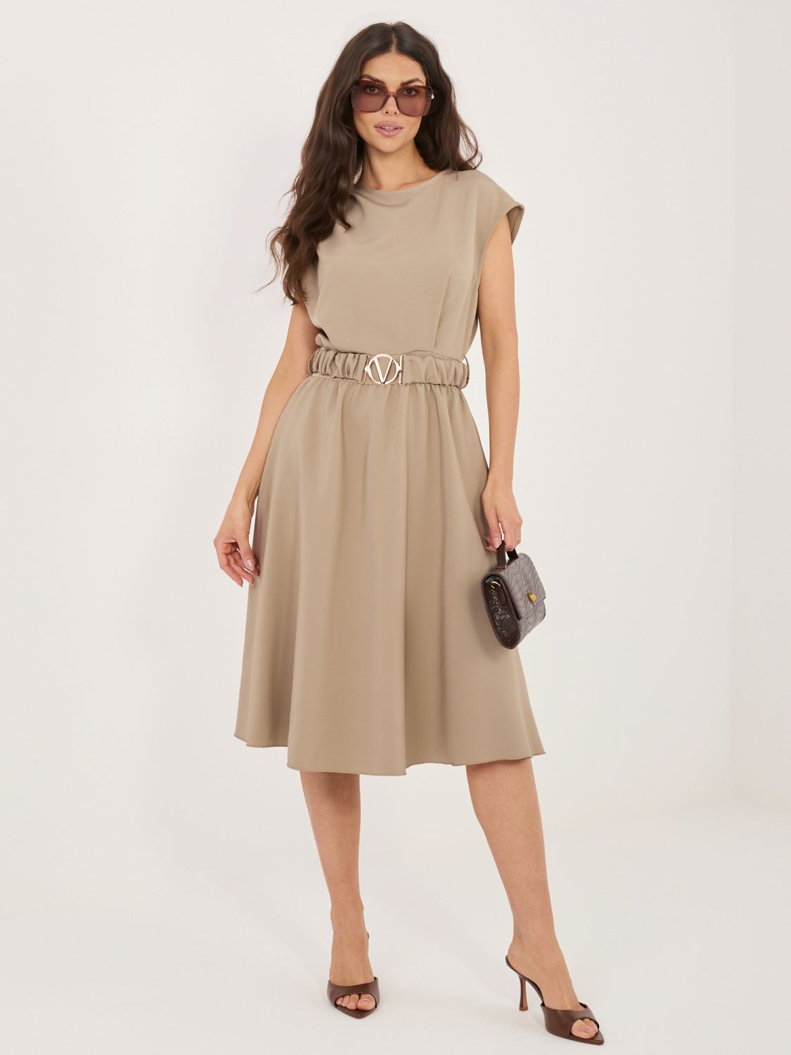 Rochie midi bej evazată cu curea