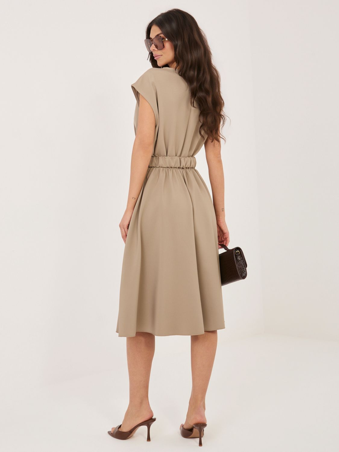 Rochie midi bej evazată cu curea