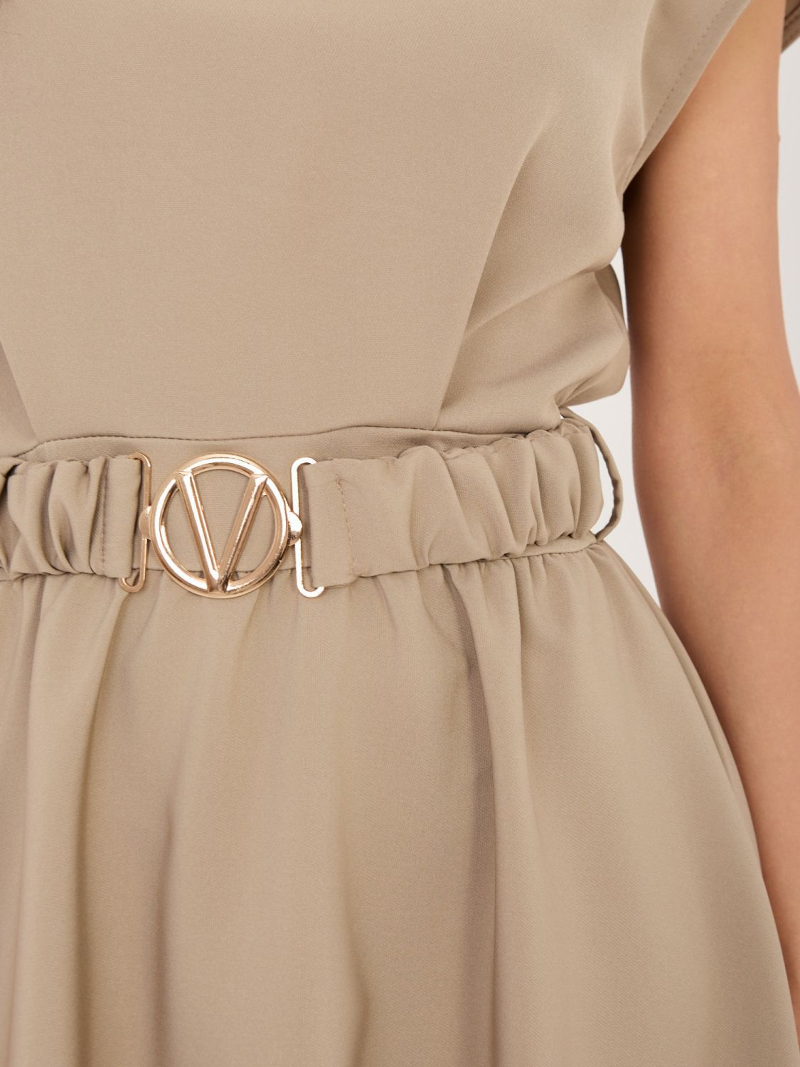 Rochie midi bej evazată cu curea