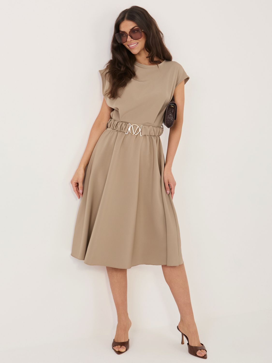 Rochie midi bej evazată cu curea