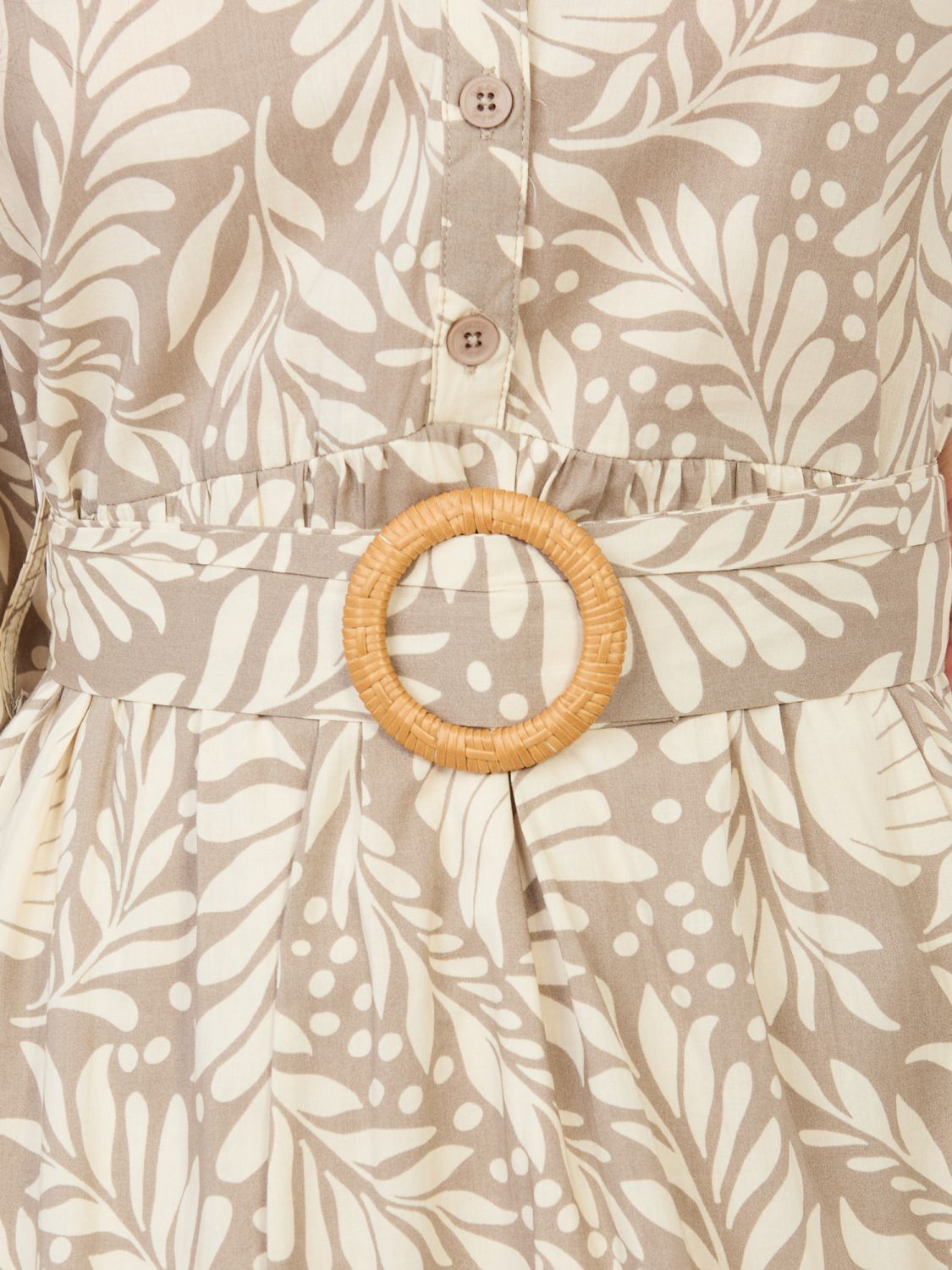 Rochie bej cu curea și volan