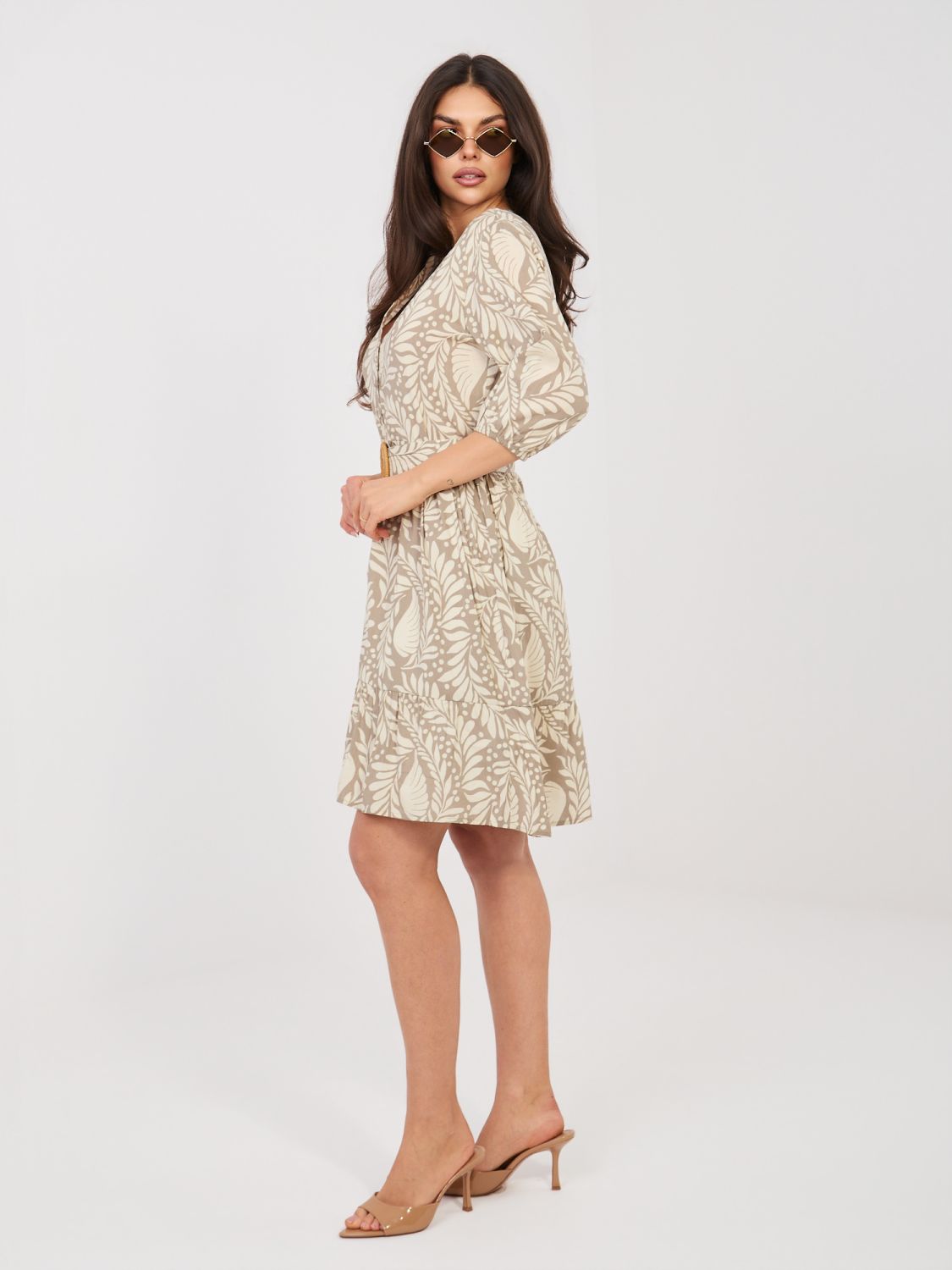 Rochie bej cu curea și volan