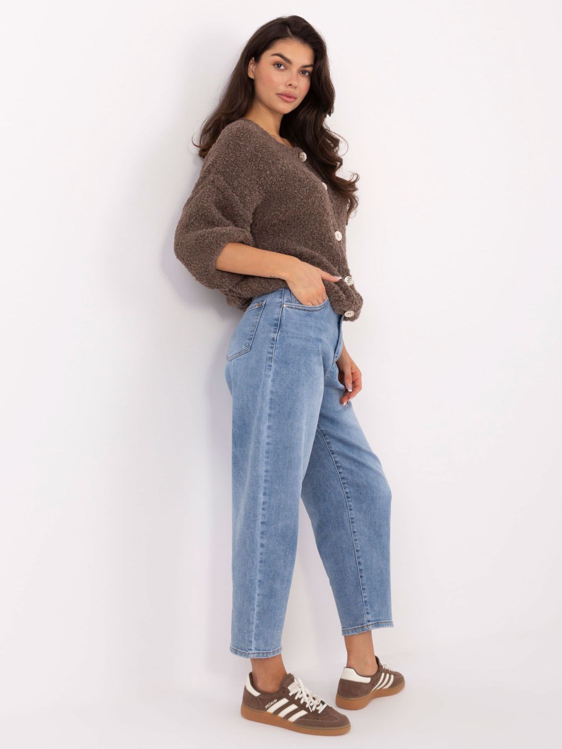 Pulover elegant bej cu mâneci 3/4 și nasturi