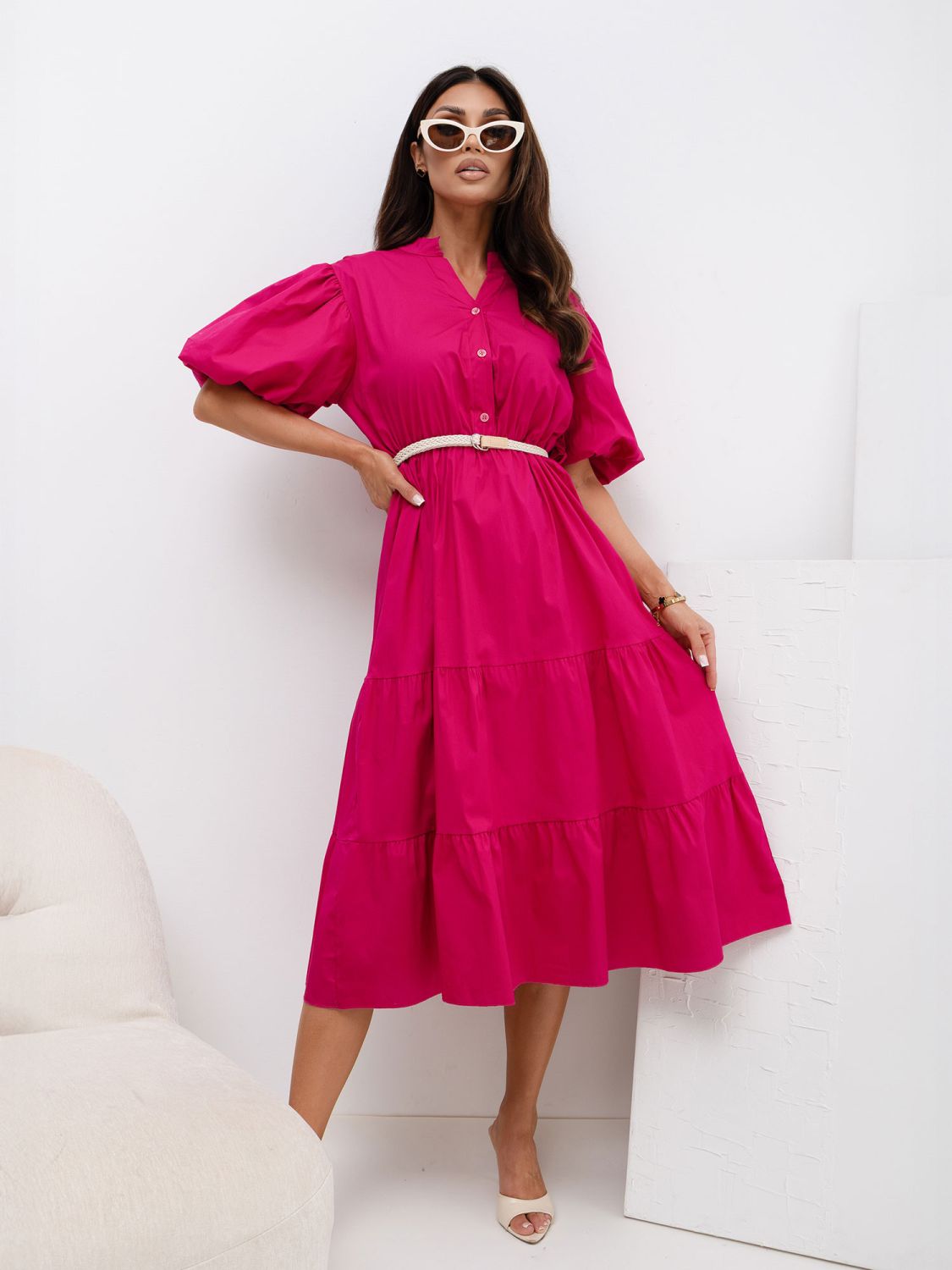 Rochie midi roz cu curea și volan