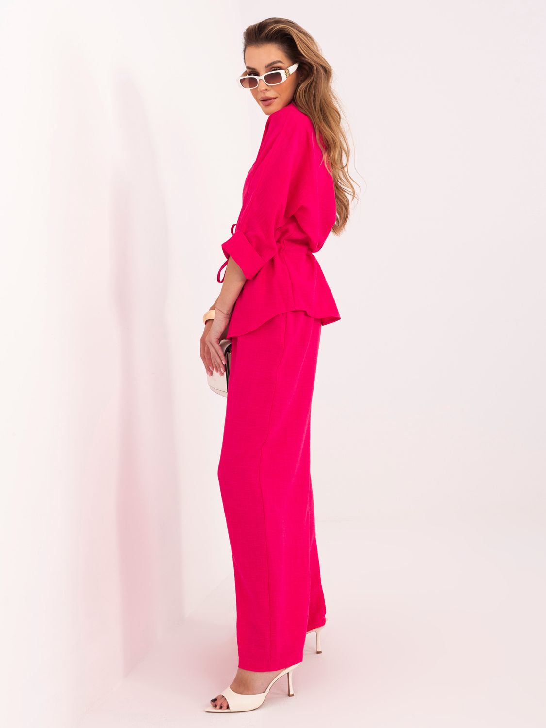 Set elegant roz cu cămașă și pantaloni largi