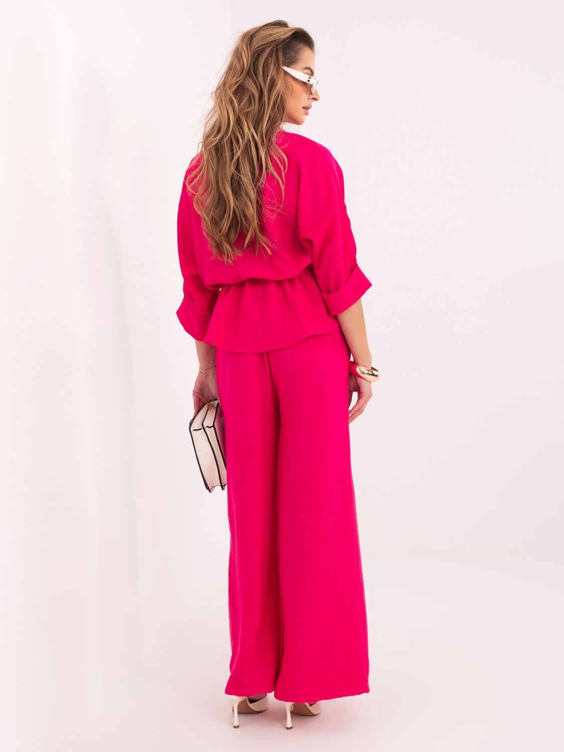 Set elegant roz cu cămașă și pantaloni largi