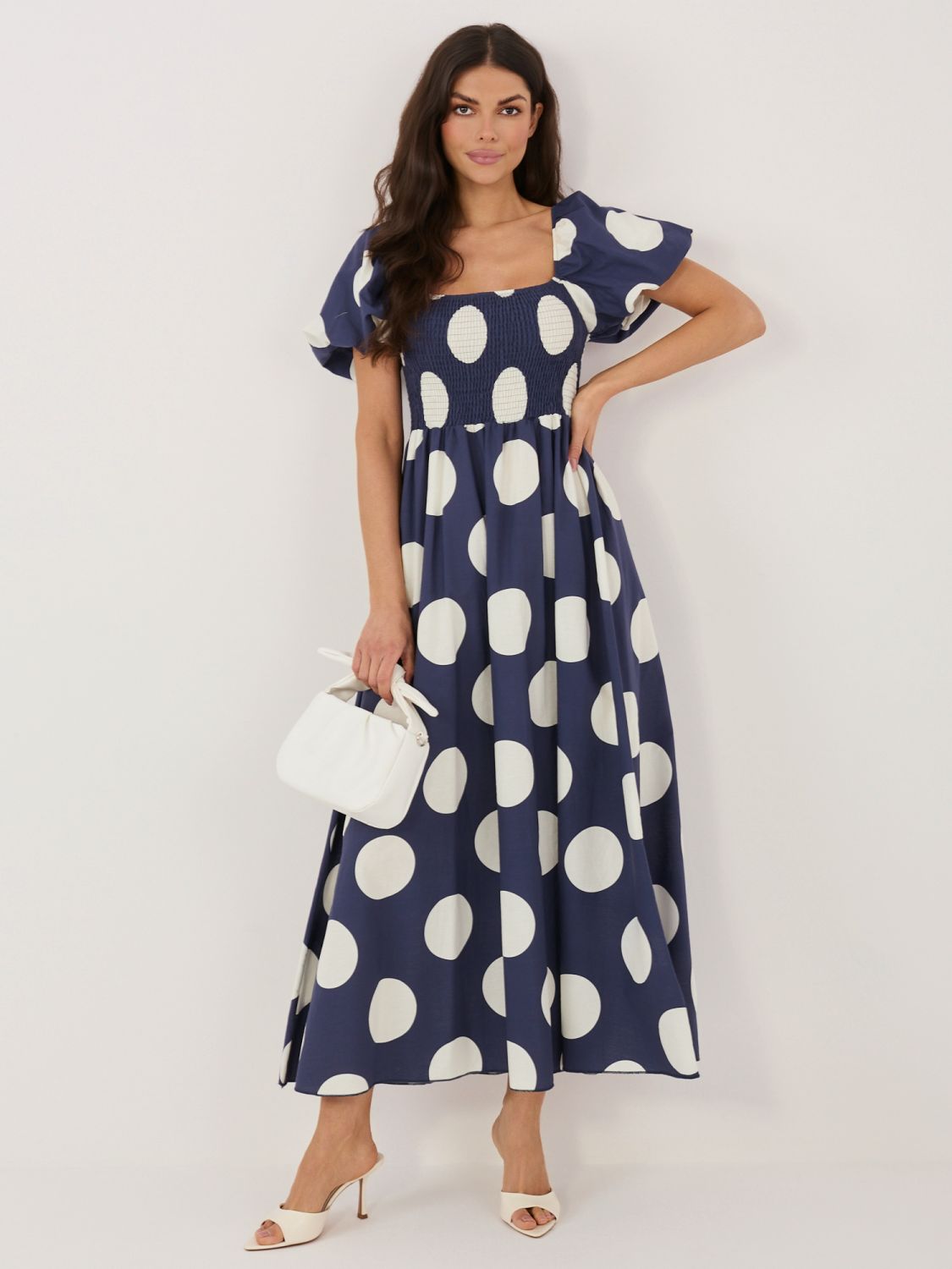 Rochie maxi bleumarin cu buline și umeri goi