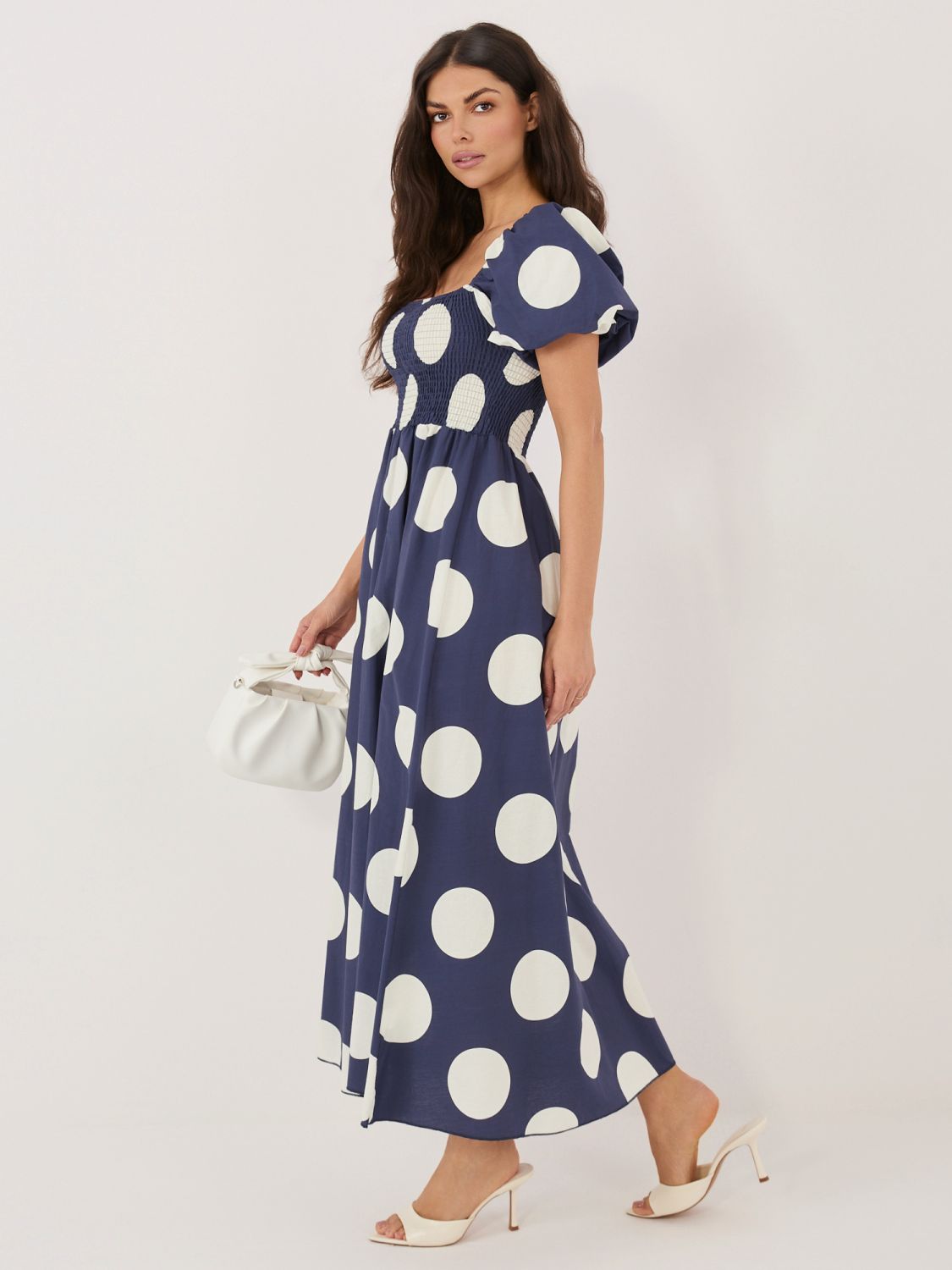 Rochie maxi bleumarin cu buline și umeri goi