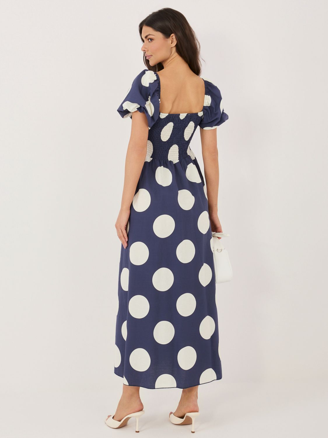 Rochie maxi bleumarin cu buline și umeri goi