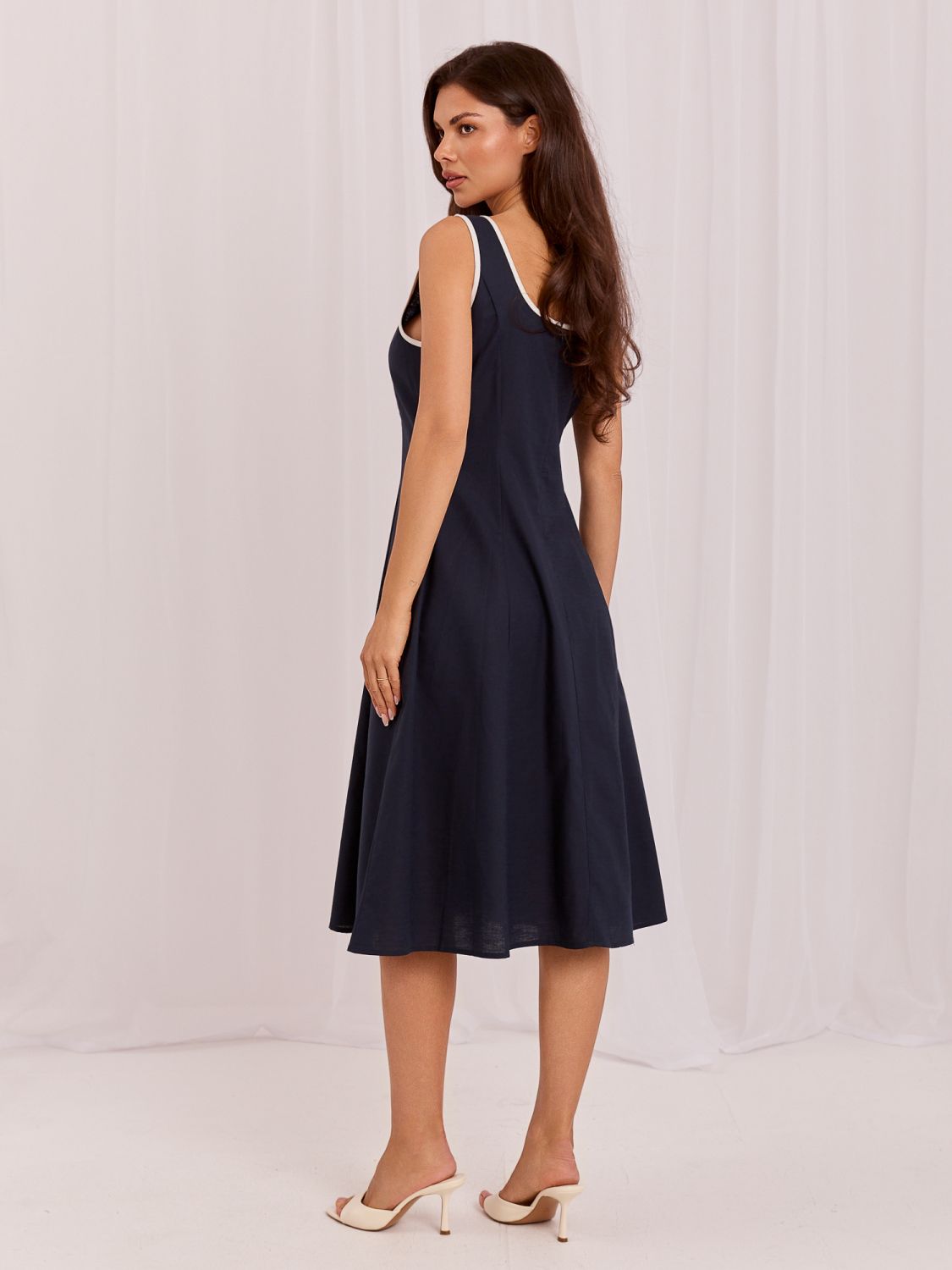 Rochie midi de vară evazată cu decolteu pătrat