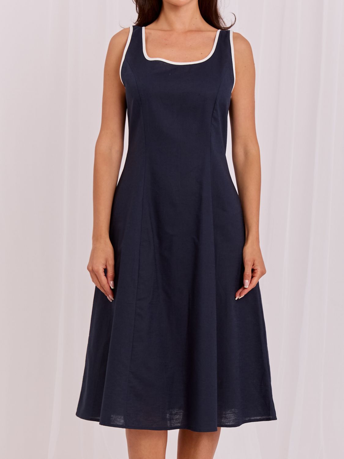 Rochie midi de vară evazată cu decolteu pătrat