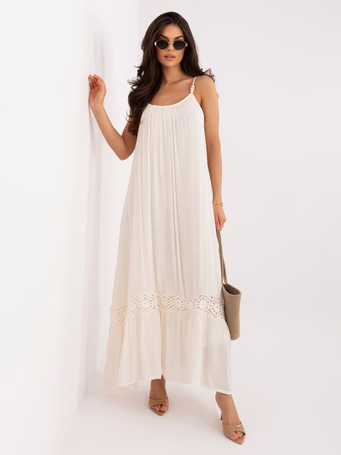 Rochie maxi bej cu detalii din dantelă