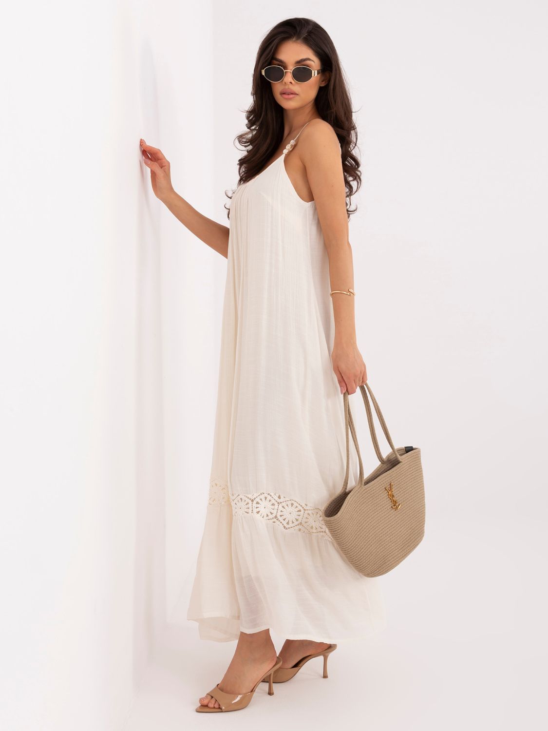 Rochie maxi bej cu detalii din dantelă