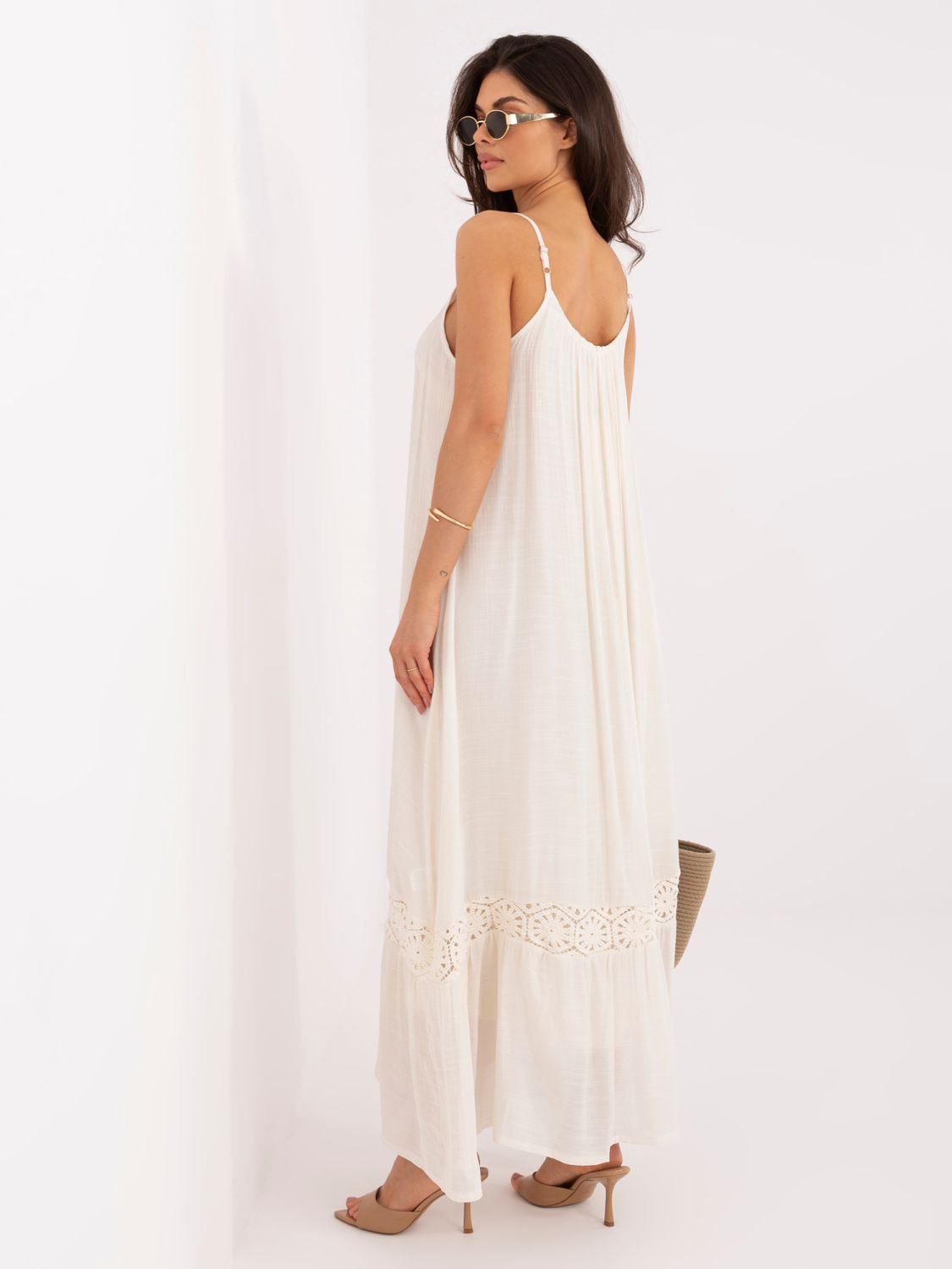 Rochie maxi bej cu detalii din dantelă