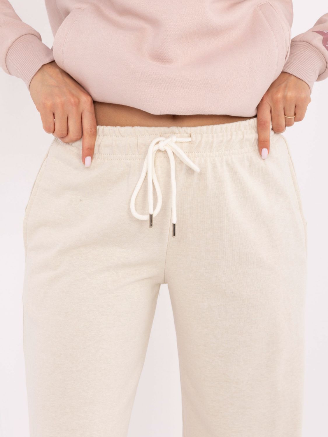 Pantaloni de trening bej cu buzunare laterale