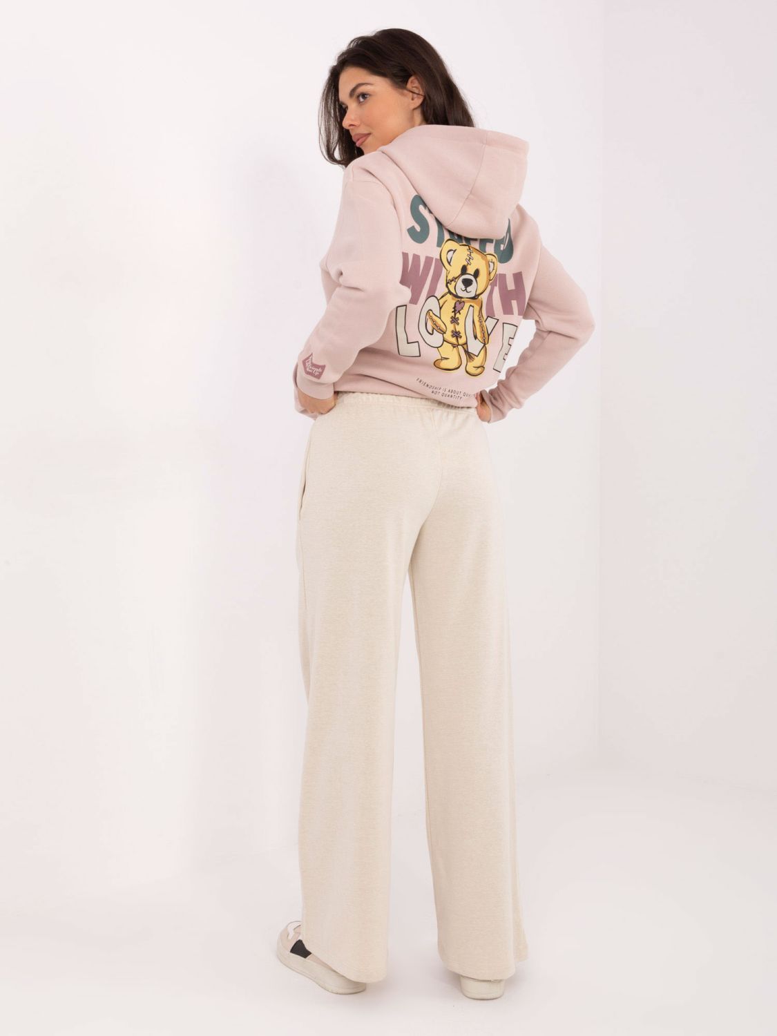 Pantaloni de trening bej cu buzunare laterale