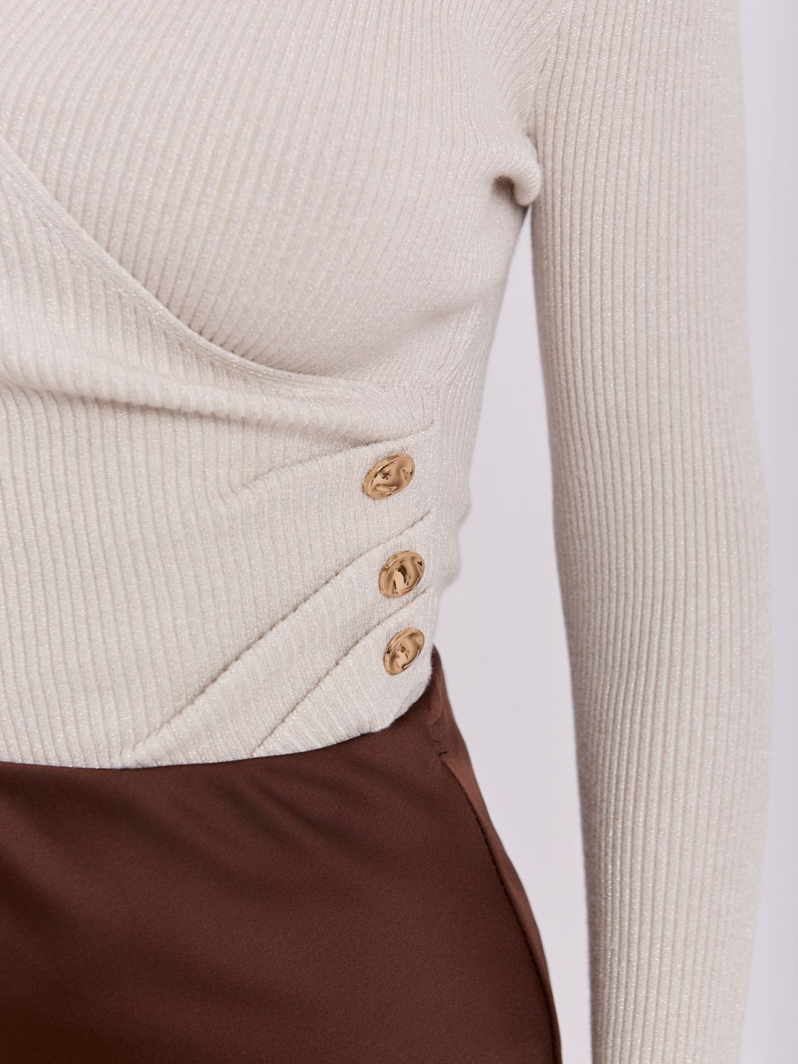 Pulover bej elegant cu decolteu petrecut