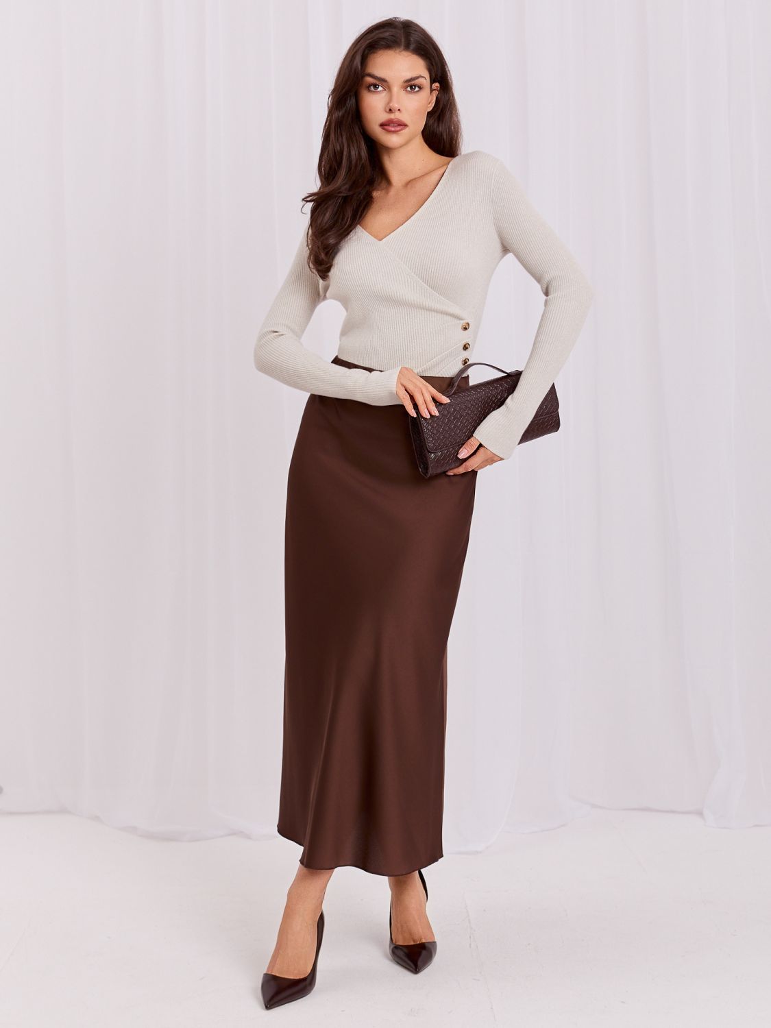 Pulover bej elegant cu decolteu petrecut