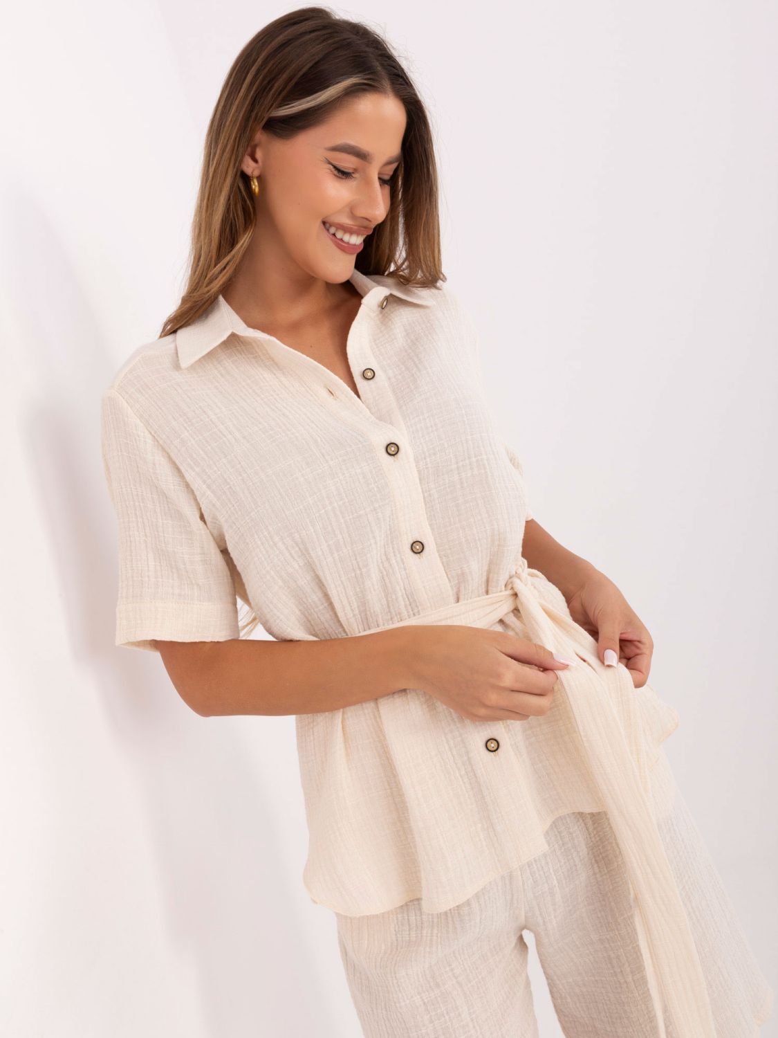 Compleu elegant în bej deschis