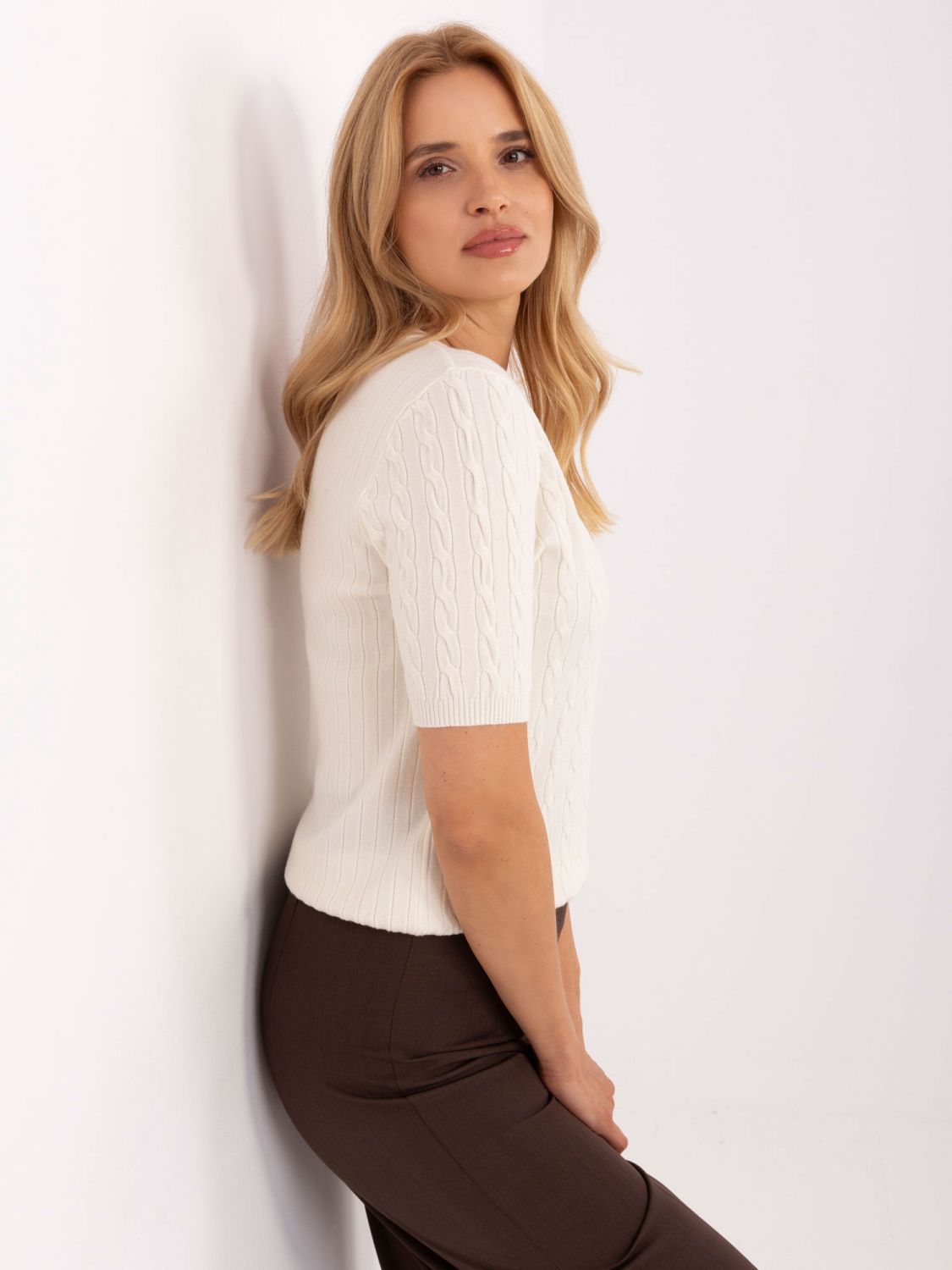 Pulover bej elegant cu mânecă scurtă