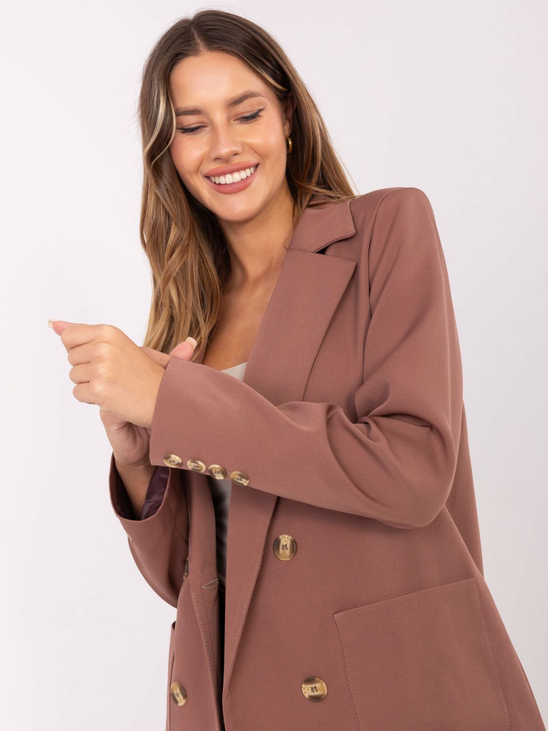 Sacou elegant bej cu căptușeală și buzunare