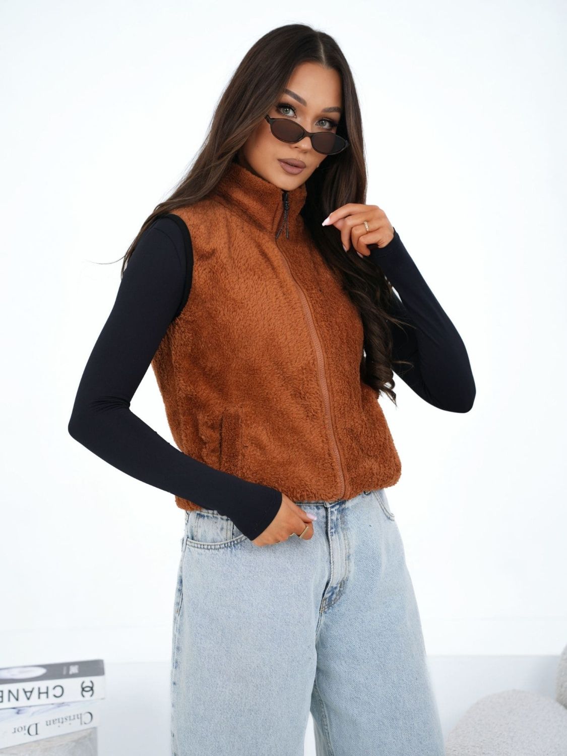 Vestă bej cu blană artificială