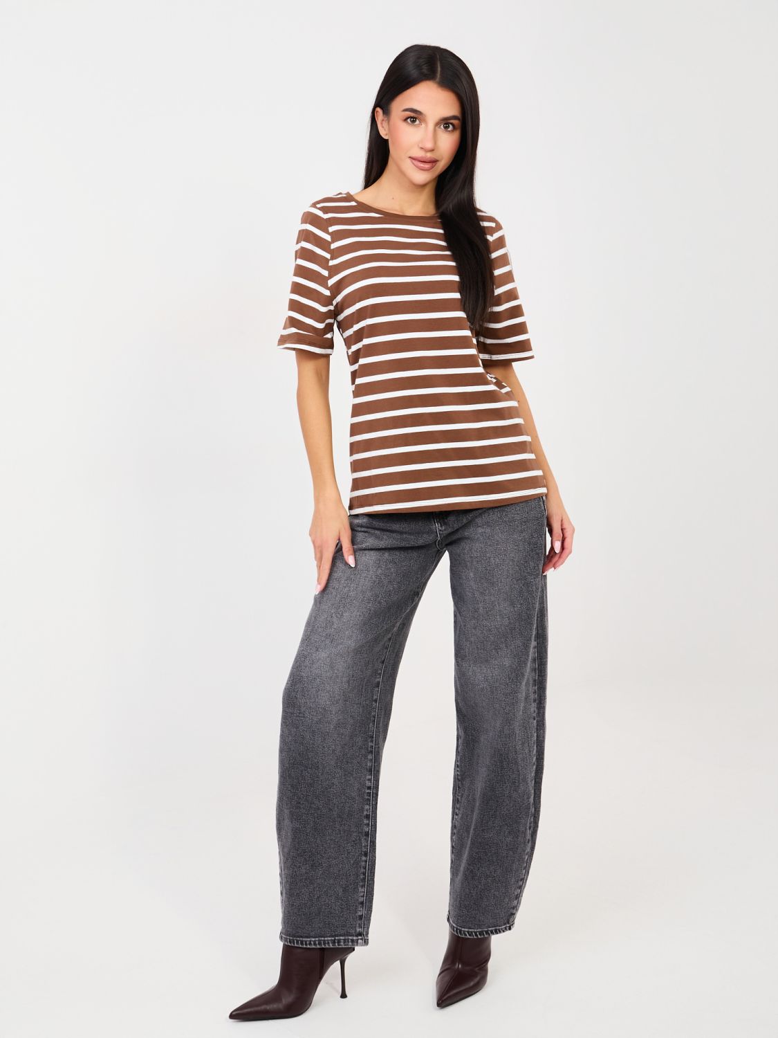 Tricou bej cu dungi și mânecă scurtă