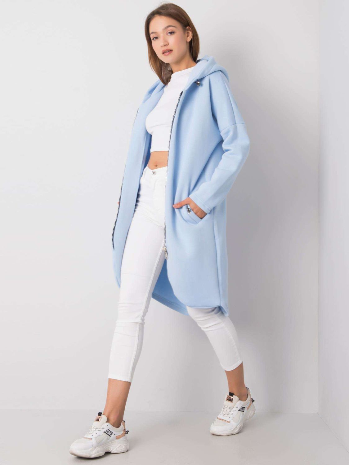 Hanorac lung albastru deschis cu glugă și fermoar