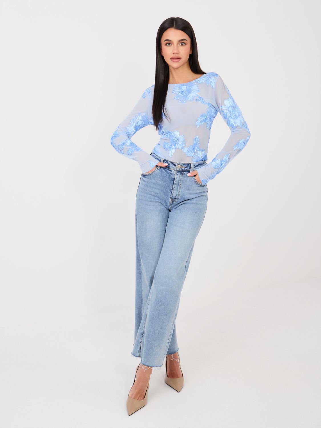 Bluză elegantă albastră cu aplicație florală și broderie