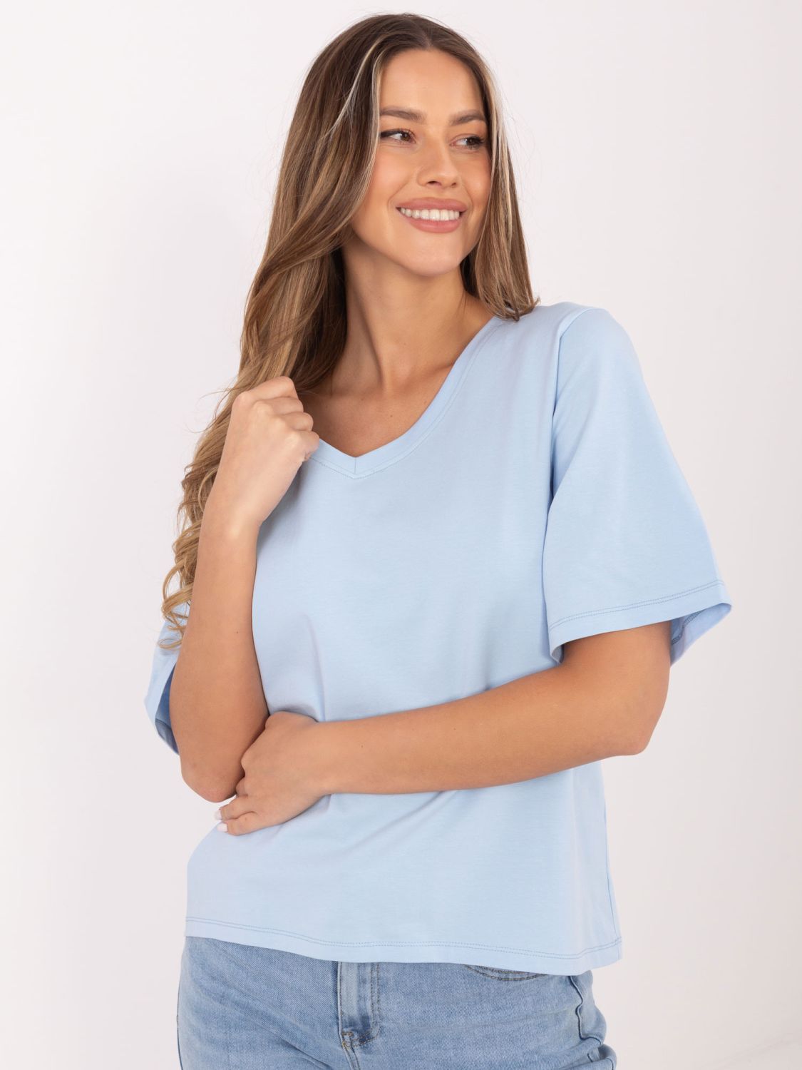 Tricou albastru deschis cu decolteu în V pentru femei