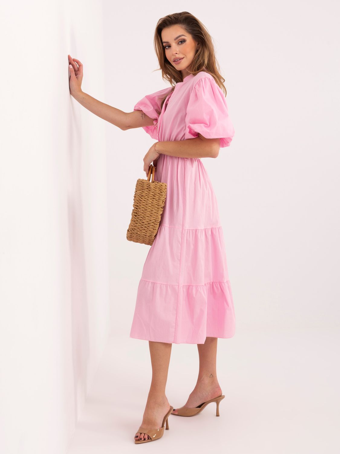 Rochie midi roz evazată cu curea